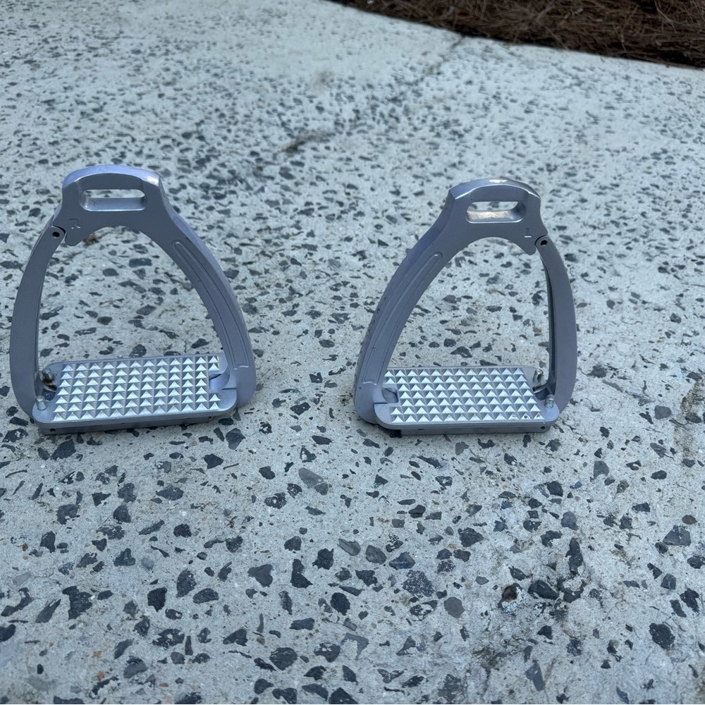 Amiko and Friends Aluminum Safety Stirrups